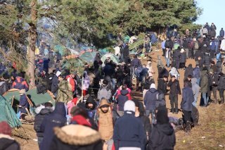 Les migrants s'accumulent à la frontière entre le Bélarus et la Pologne.